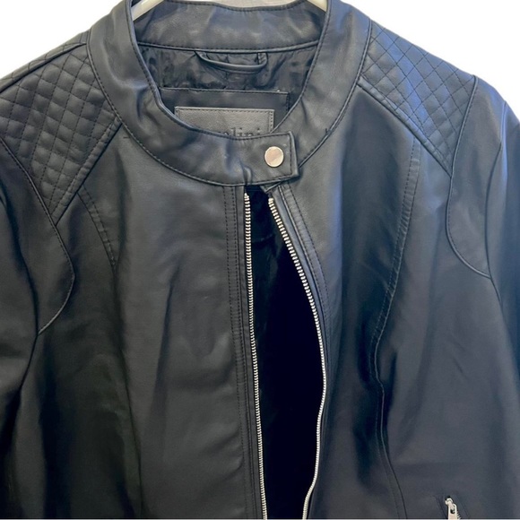 OVER SIZED LEATHER JACKET 🏍️💋 - Picture 4 of 5